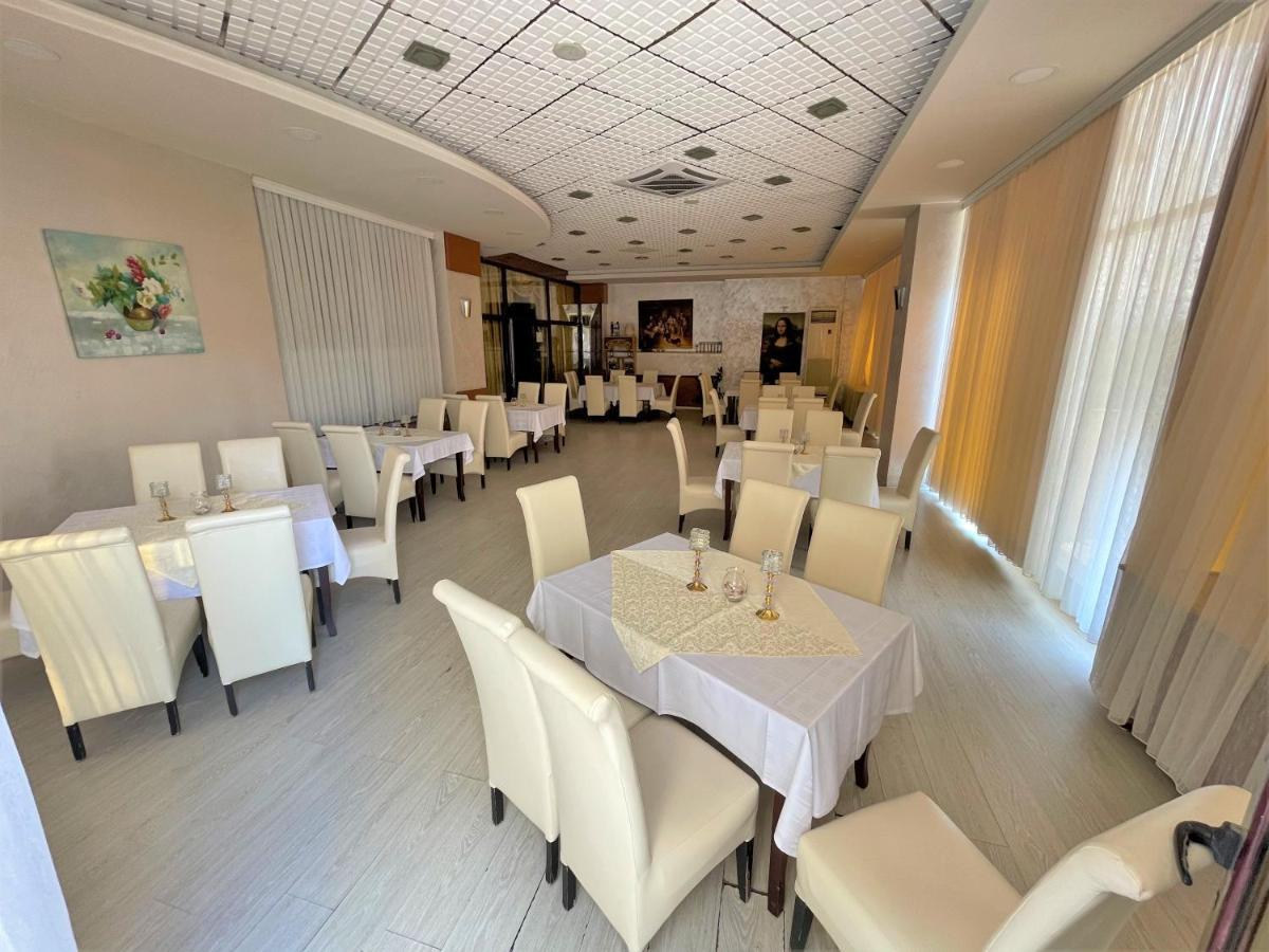 Hotel Pashtriku Gjakova Eksteriør billede