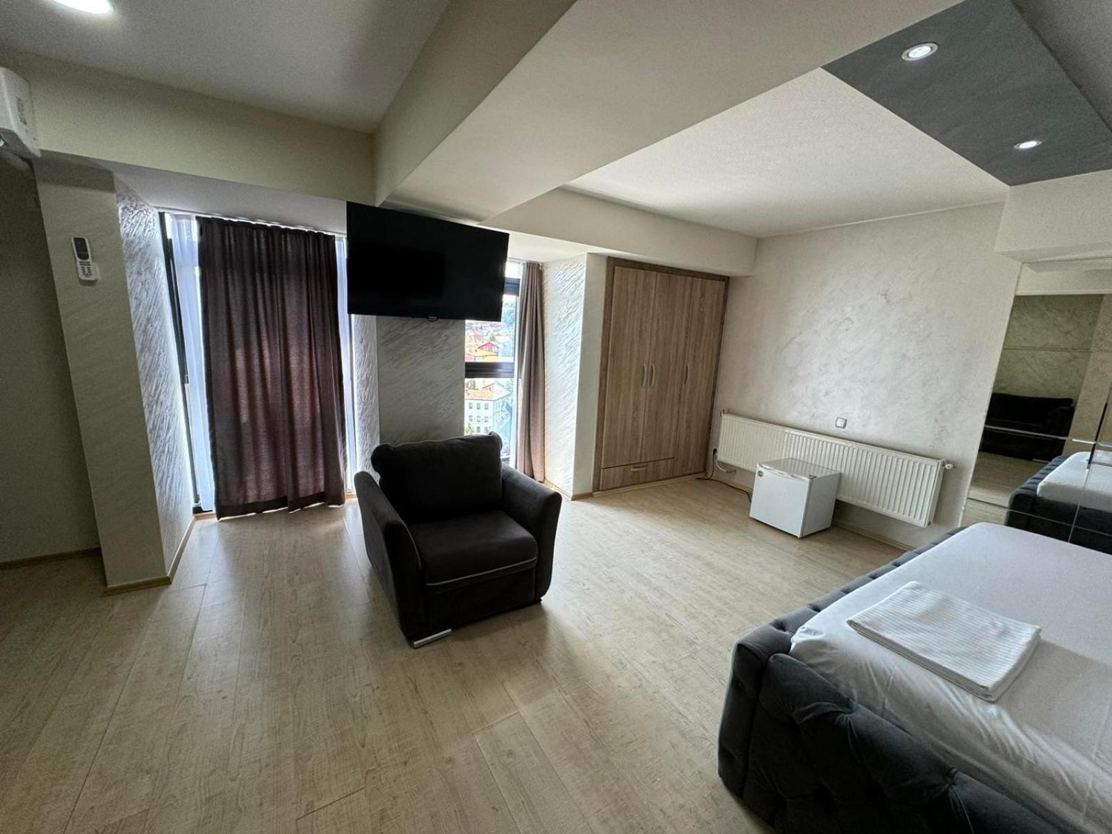 Hotel Pashtriku Gjakova Eksteriør billede