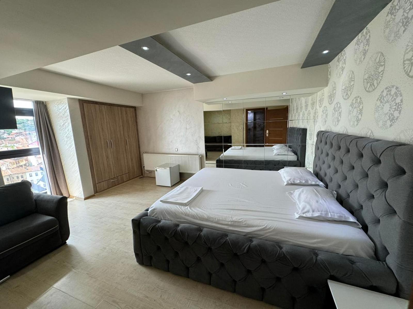 Hotel Pashtriku Gjakova Eksteriør billede