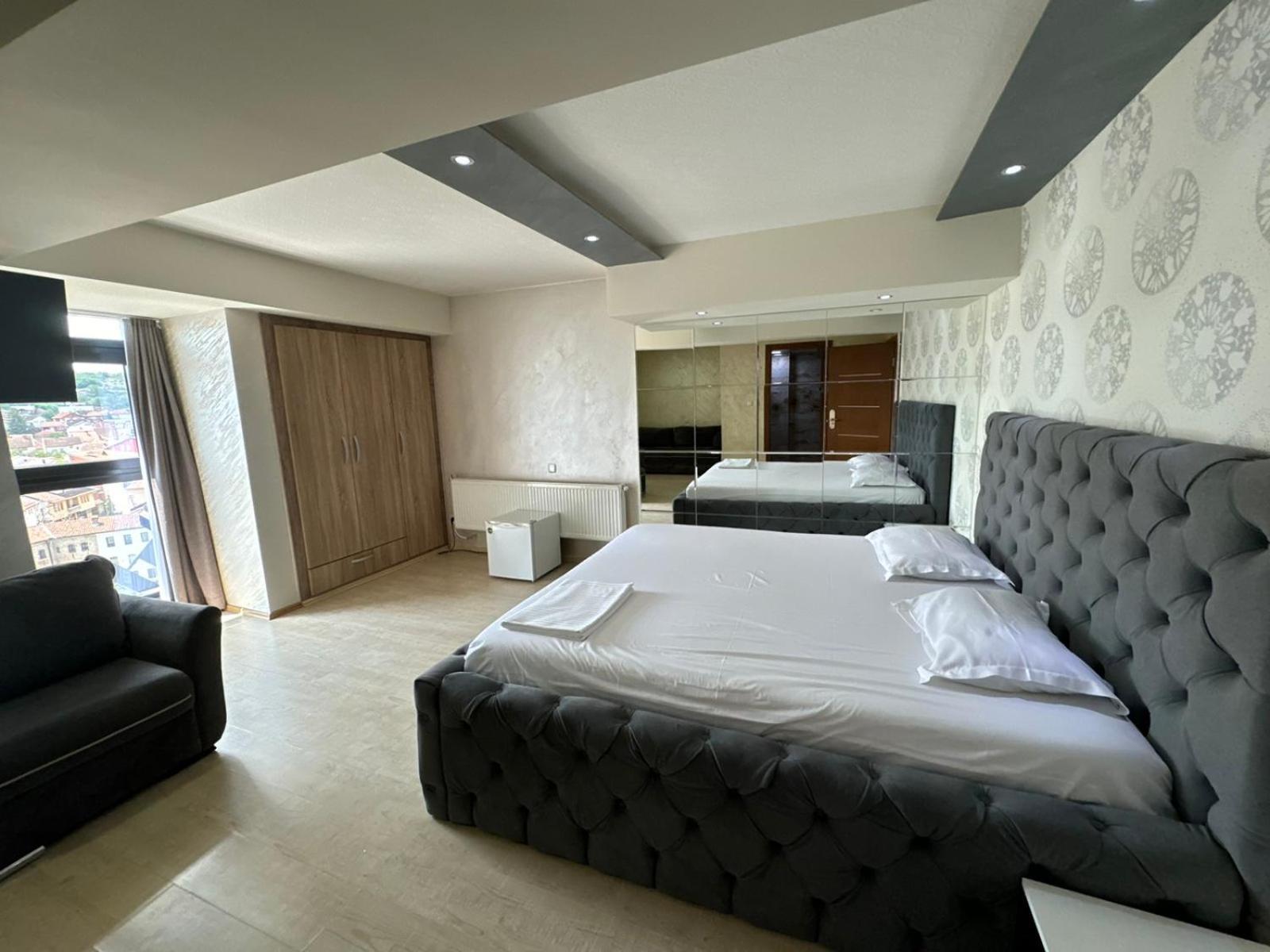 Hotel Pashtriku Gjakova Eksteriør billede