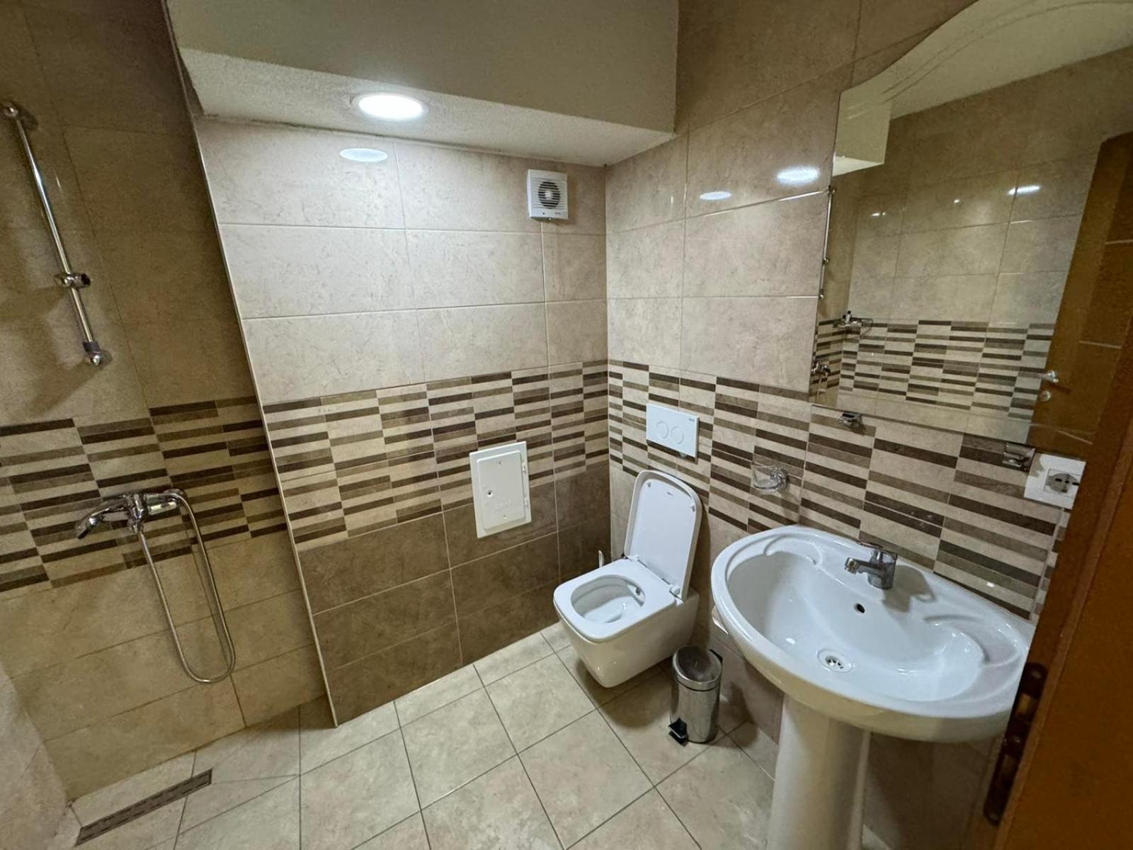 Hotel Pashtriku Gjakova Eksteriør billede